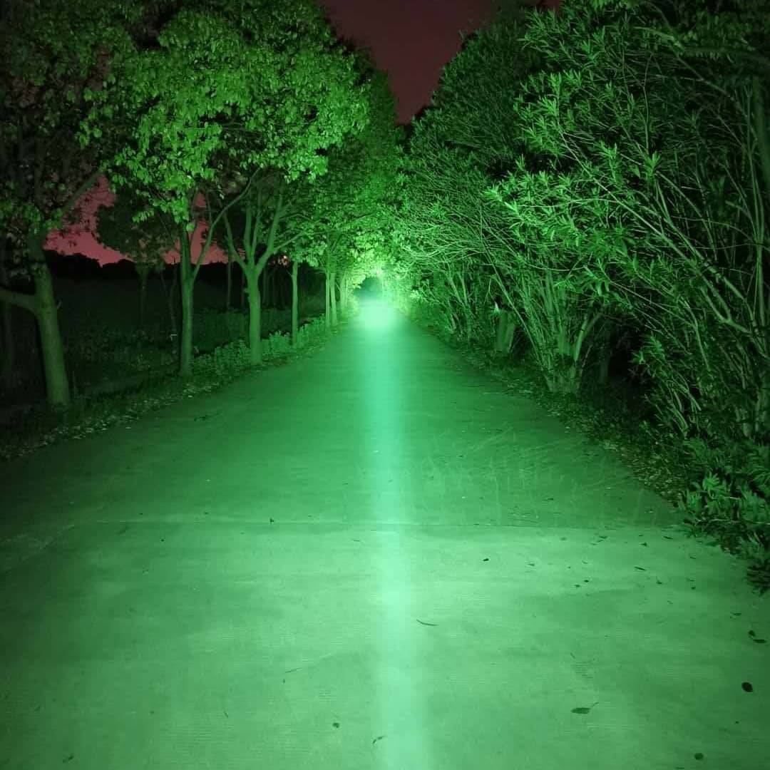 Acebeam E10 1050 Lumen Mini Thrower Compact Flashlight over 675 meters beam distance with 2 x Acebeam 26350 Batteries and Holster