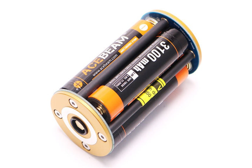 Acebeam X80GT come with a battery carrier.
