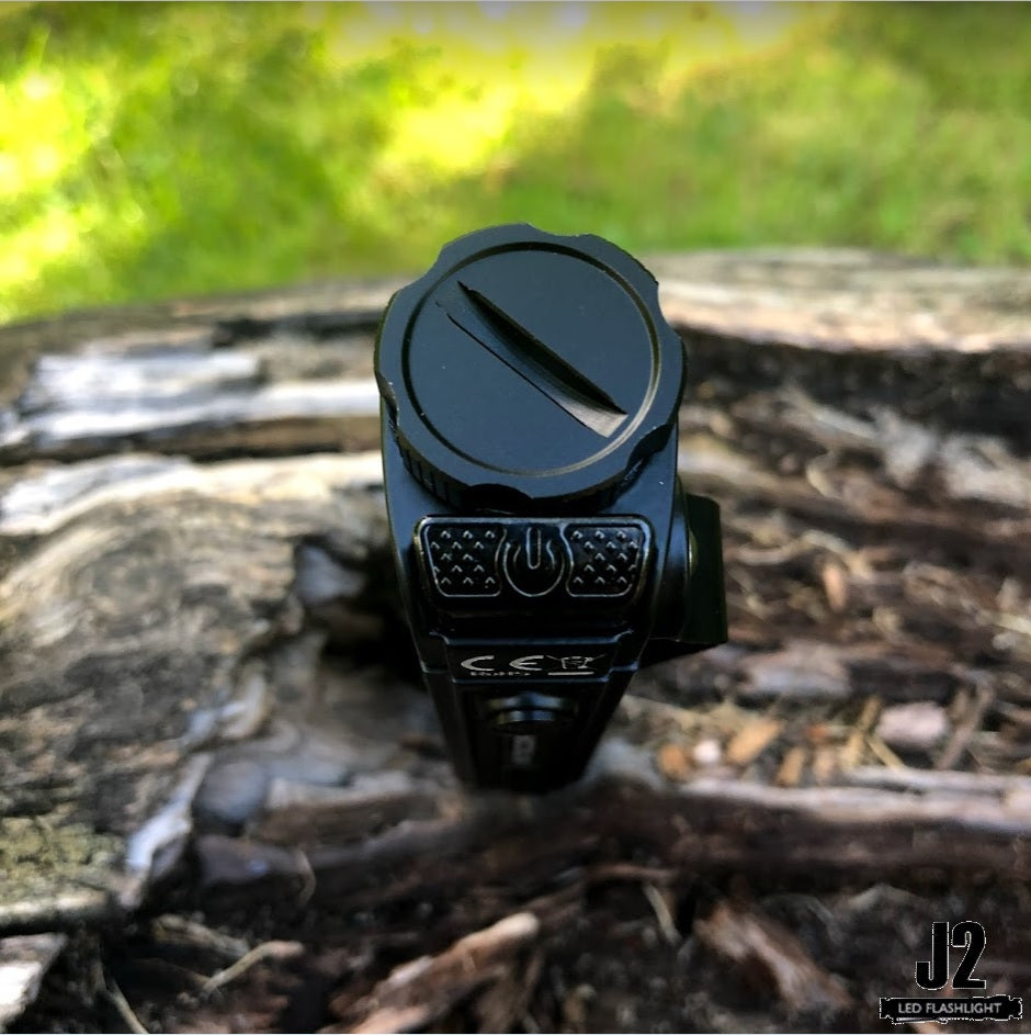 Nitecore P18 Unibody Die-cast Futuristic Tactical Flashlight - 1800 Lumen + Nitecore UI1 USB charger