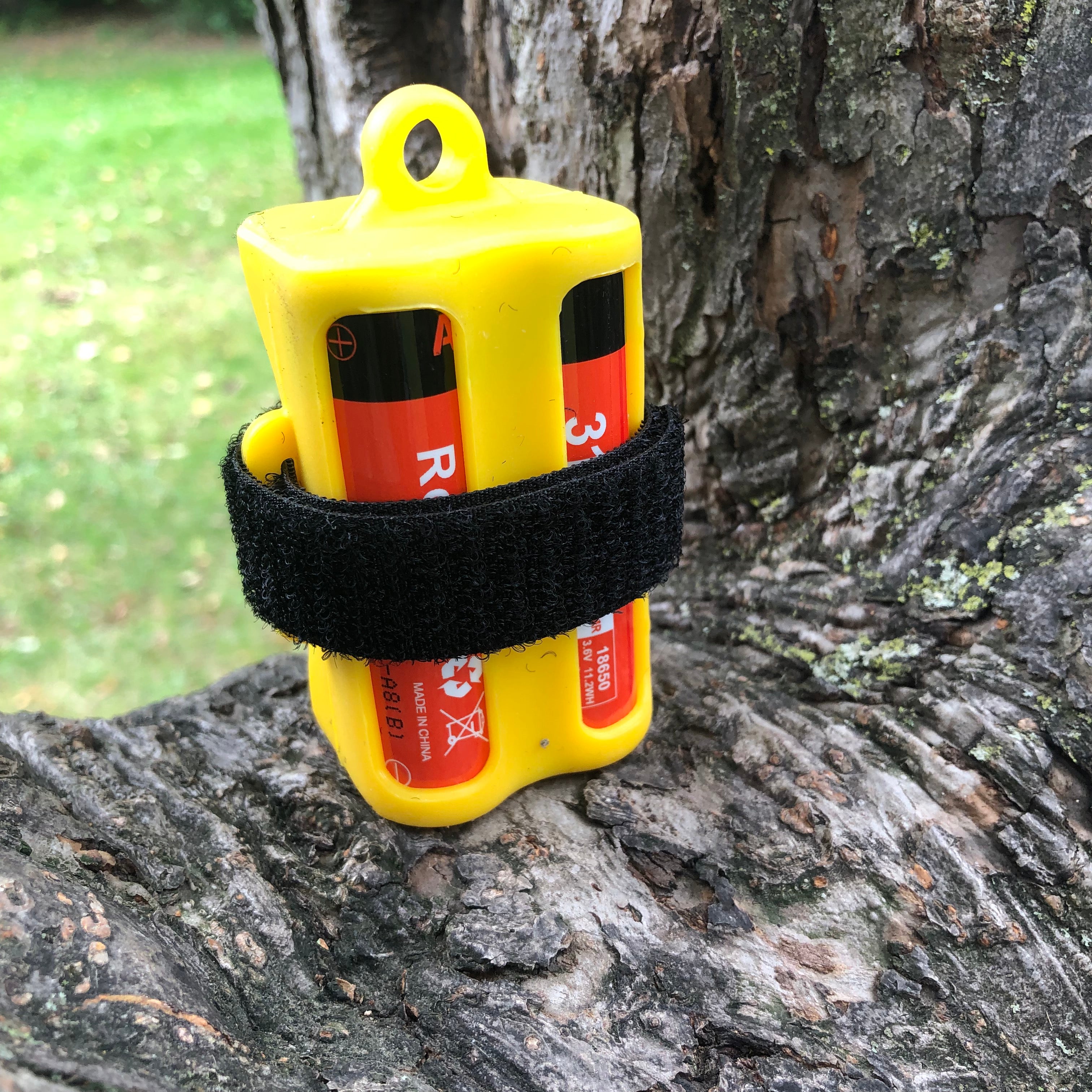 Acebeam 18650 3300mah battery with Nitecore  NBM40 magazine