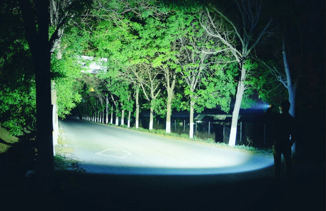 Acebeam E70 SS Stainless Steel EDC 4000 lumens LED Flashlight with beam profile